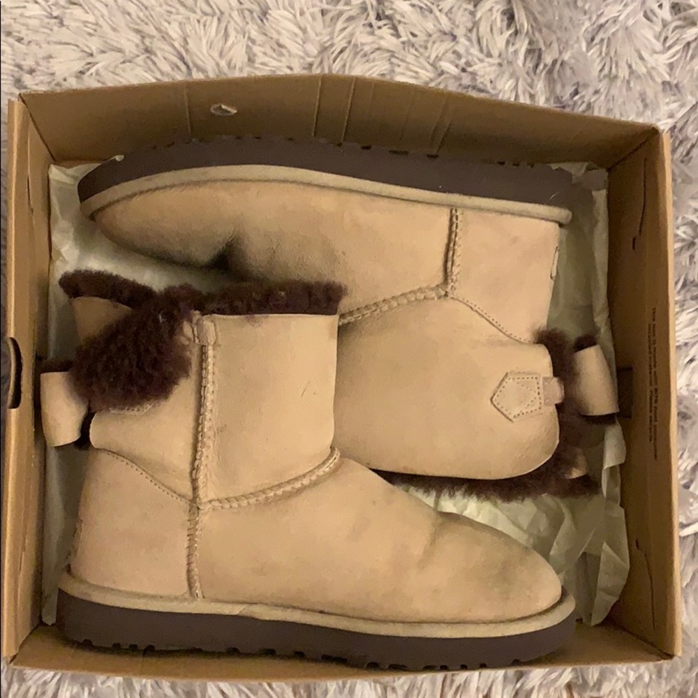 UGG W NAVEAH BOOTS SIZE 8 woman’s